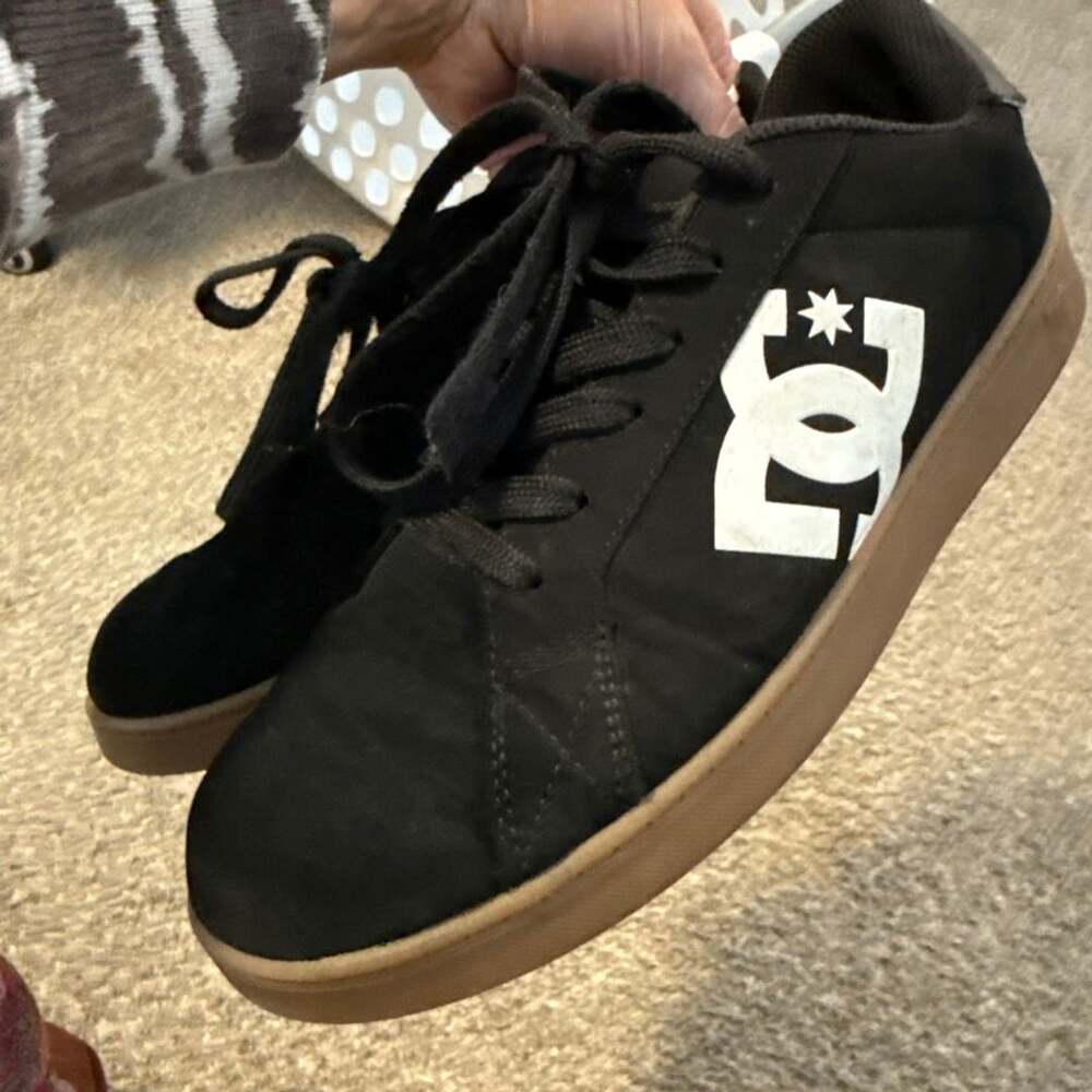 DC Striker Skate Shoes Black White Gum Low Top Sneakers 7